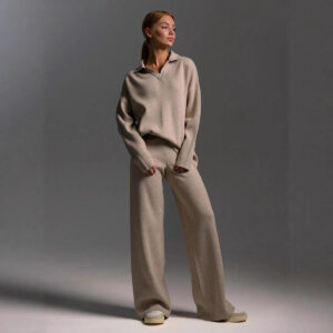 Relaxed, Chic Urban Commute-style Wide-leg Pants Set With A Casual Sweatshirt
